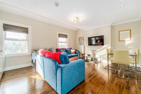 3 bedroom flat for sale, Grange Park, Ealing W5