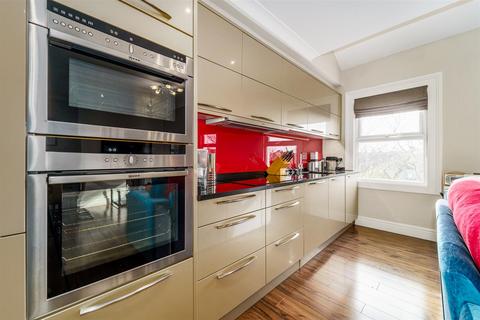 3 bedroom flat for sale, Grange Park, Ealing W5