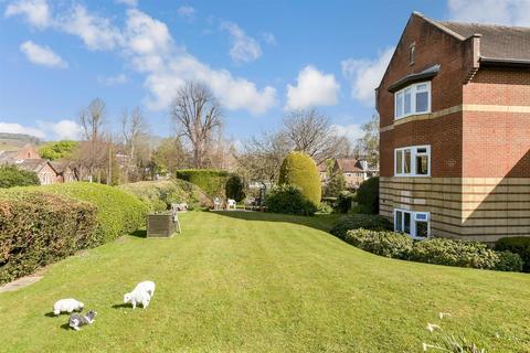 2 bedroom flat for sale, Station Road, Dorking, Surrey