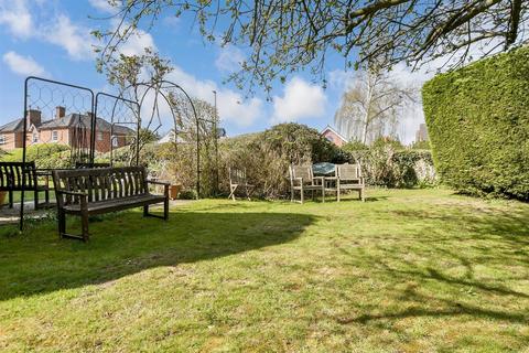 2 bedroom flat for sale, Station Road, Dorking, Surrey