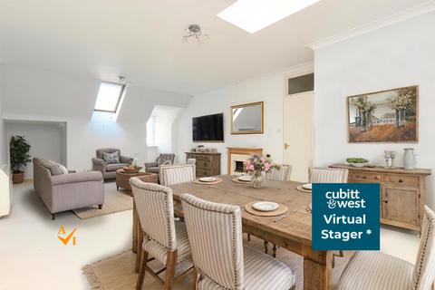 2 bedroom flat for sale, Station Road, Dorking, Surrey