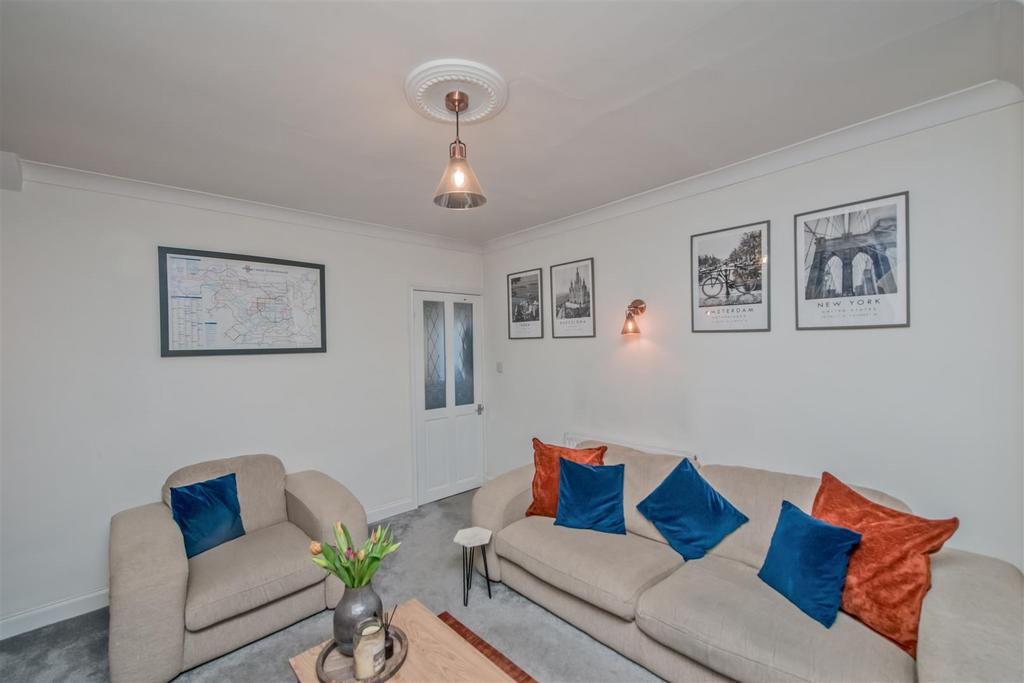 Linving Room: