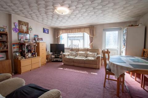 3 bedroom townhouse for sale, Woodgreen Walk, Leicester