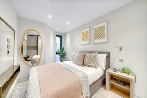 undefined, Seven Sisters Road, London N7