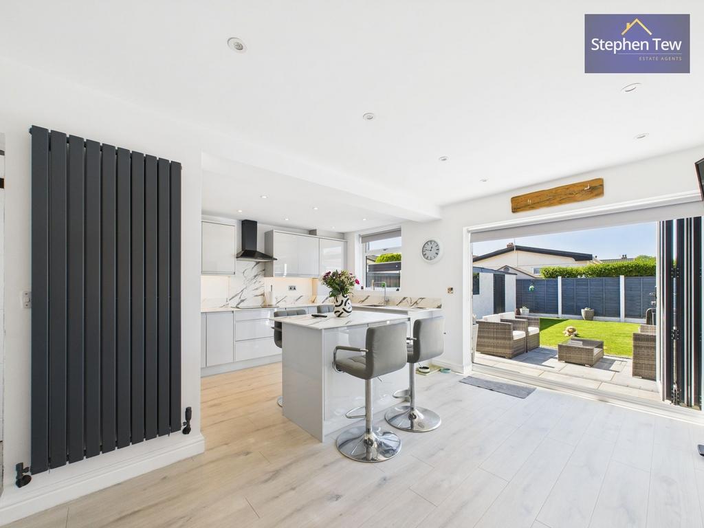 Kitchen/ Dining Room