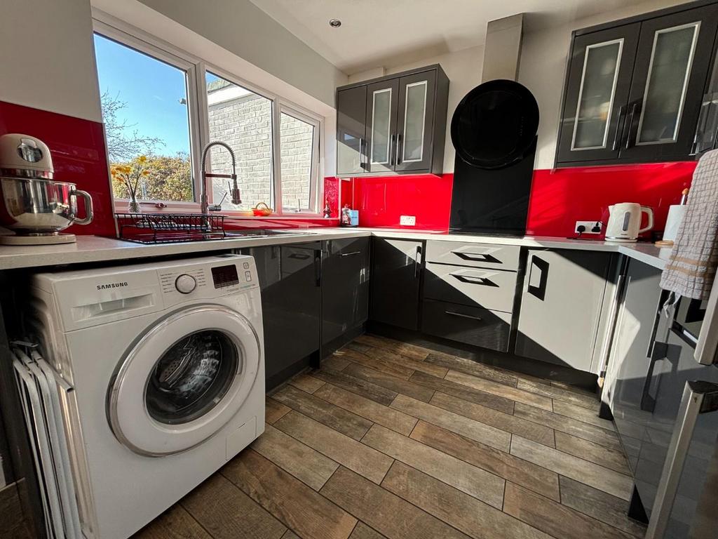 Kitchen 1.jpg