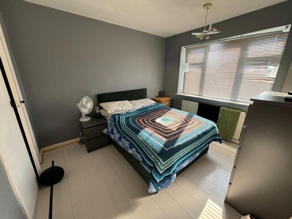 Bedroom 2 (2).jpg