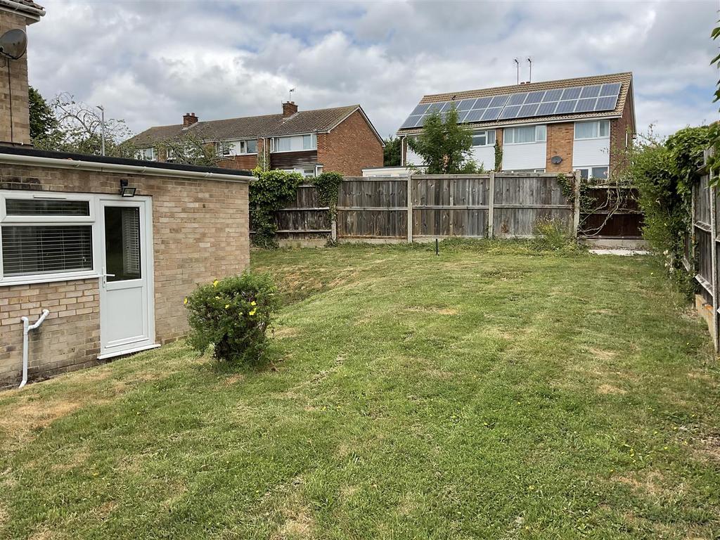 Spacious rear garden