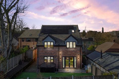 4 bedroom detached house for sale, Mayors Walk, Pontefract, West Yorkshire, WF8