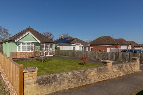 2 bedroom detached house for sale, Park View Road, Salfords, Surrey, RH1