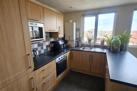 2 bedroom apartment to rent, St Augustine Road