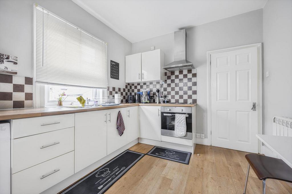 Flat 1 &amp; 2, 32 kitchen