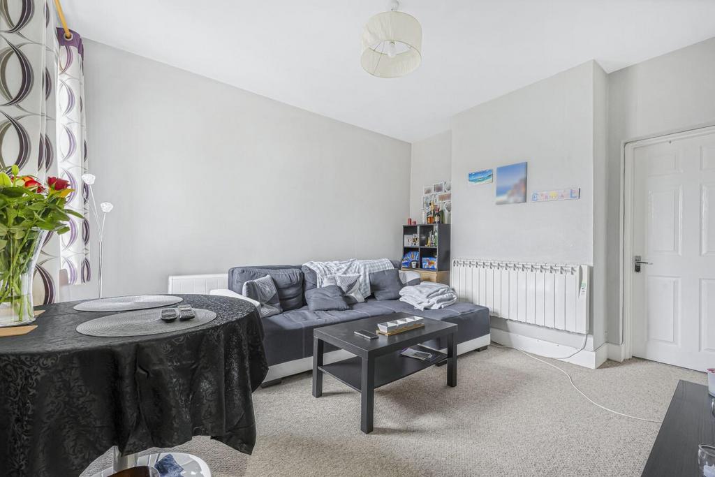 Flat 1 &amp; 2, 32 livingroom
