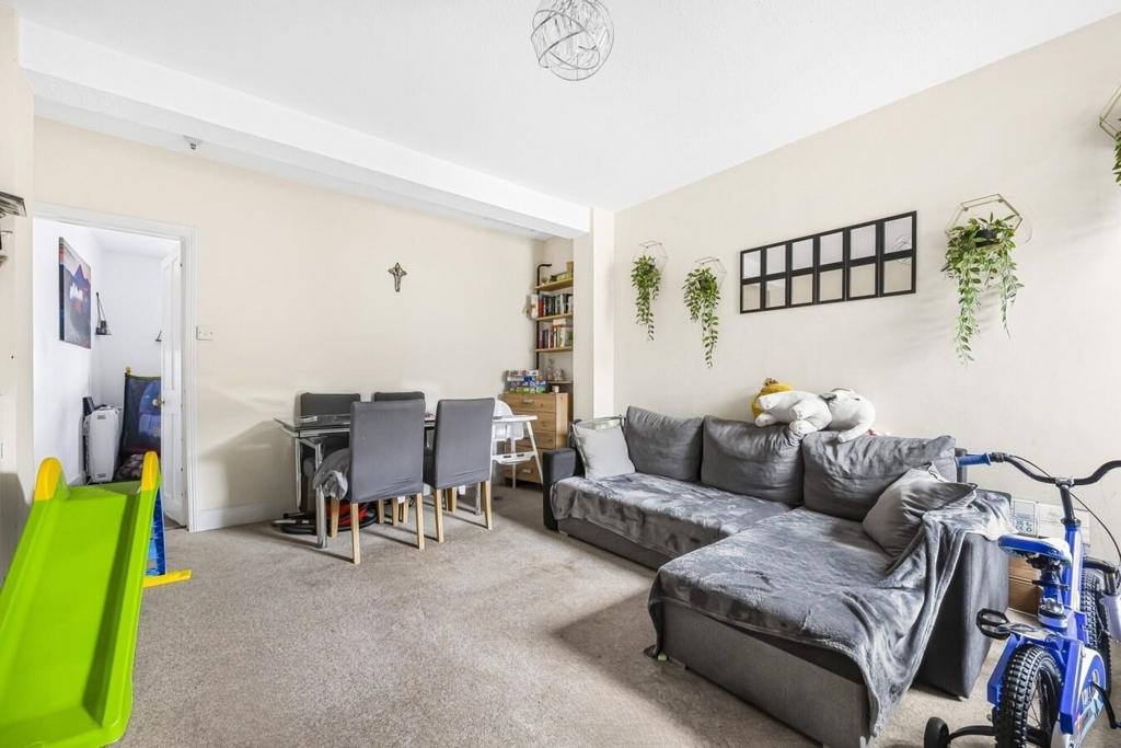 Flat 1 &amp; 2, 42 livingroom