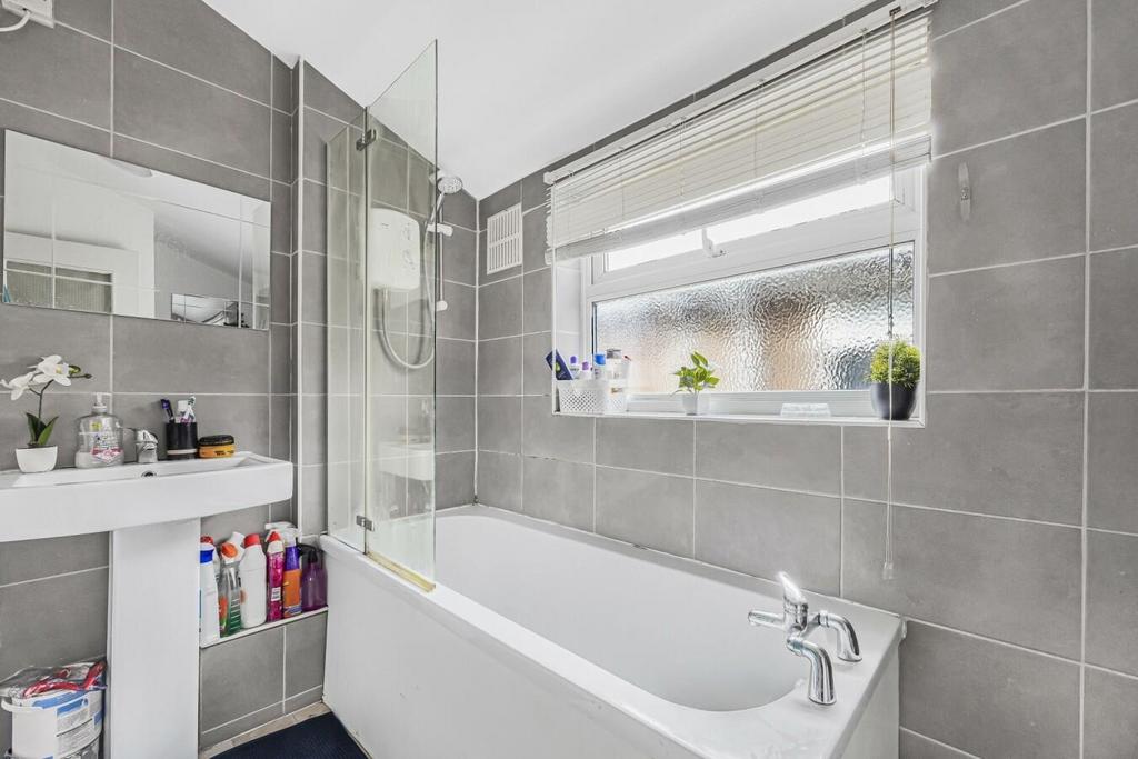 Flat 1 &amp; 2 44 bathroom