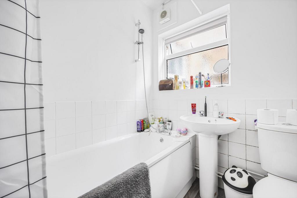 Flat 1 &amp; 2, 34 bathroom