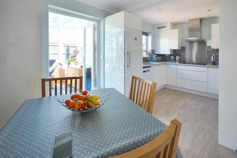 3 bedroom detached house for sale, Hine Close, Gillingham