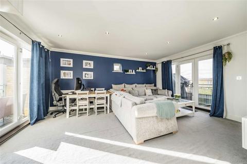 2 bedroom flat for sale, Bridge Wharf, Chertsey KT16