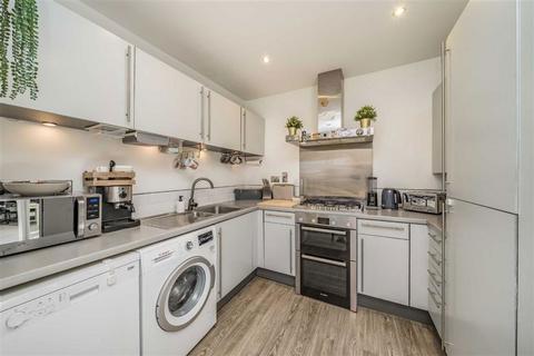 2 bedroom flat for sale, Bridge Wharf, Chertsey KT16