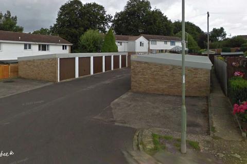 Garage to rent, Collins Close, Charlton SP10
