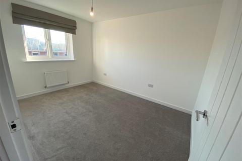 3 bedroom terraced house to rent, Hawker Drive, Gloucester GL3