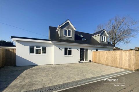 3 bedroom bungalow for sale, Lingwood Avenue, Mudeford, Christchurch, BH23