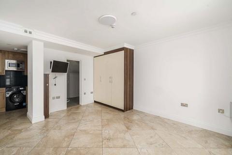 Studio to rent, High Street, London W3