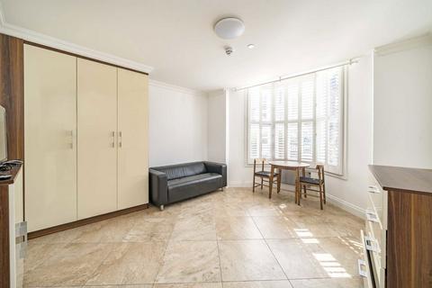 Studio to rent, High Street, London W3