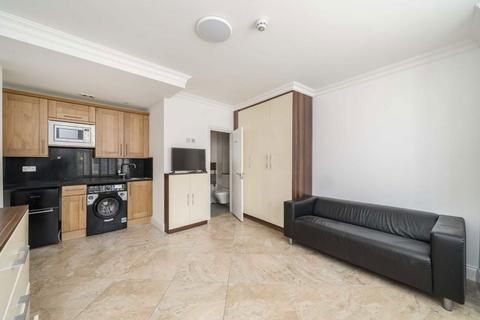 Studio to rent, High Street, London W3