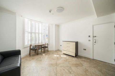 Studio to rent, High Street, London W3