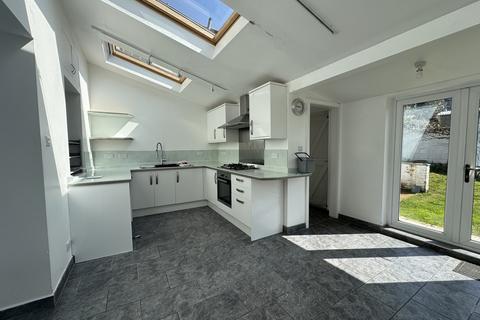 3 bedroom semi-detached house to rent, Penpol Road, Hayle TR27
