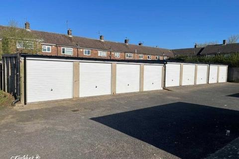 Garage to rent, Greenborough Close, Maidstone ME15