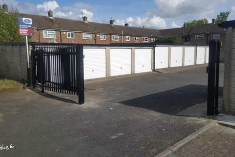 Garage to rent, Greenborough Close, Maidstone ME15