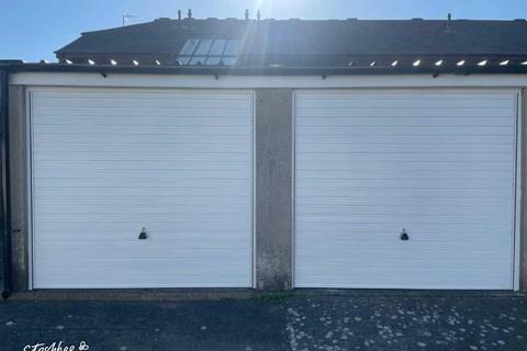 Garage to rent, Greenborough Close, Maidstone ME15