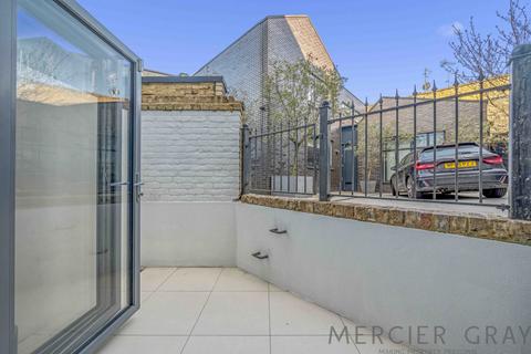 2 bedroom flat for sale, Gloucester Avenue, London NW1