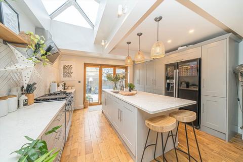 2 bedroom terraced house to rent, Hamilton Road, Twickenham TW2