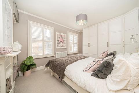 2 bedroom terraced house to rent, Hamilton Road, Twickenham TW2
