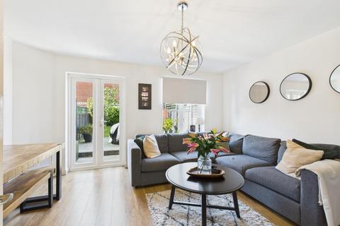 12 Bond Close, Tadley, RG26 4EW