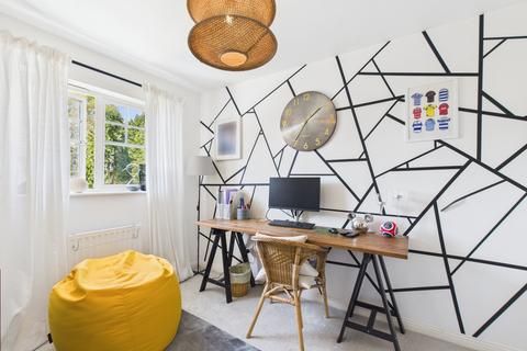 12 Bond Close, Tadley, RG26 4EW