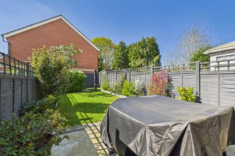 12 Bond Close, Tadley, RG26 4EW