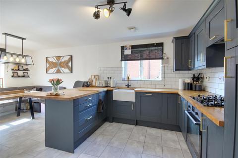 4 bedroom detached house for sale, Kingscroft Drive, Welton