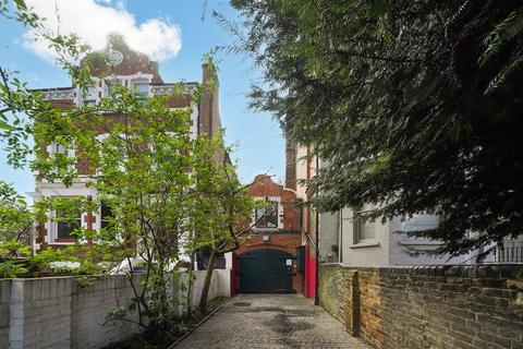 Maisonette to rent, Trouville Road, SW4