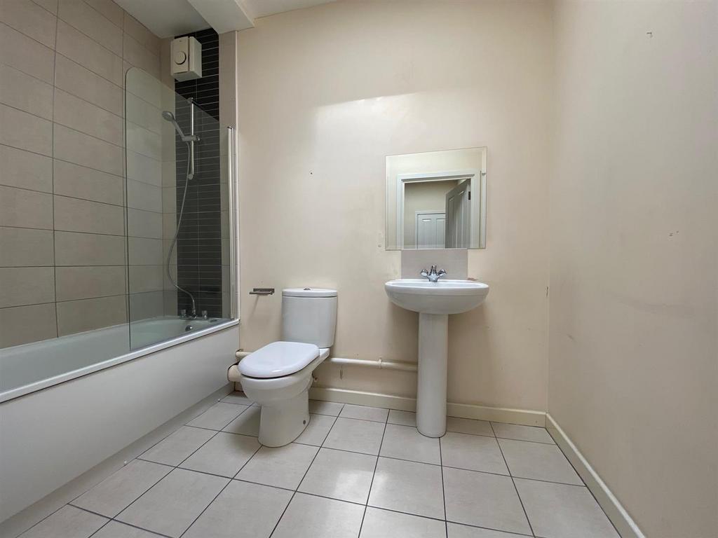 Bathroom (1).jpg