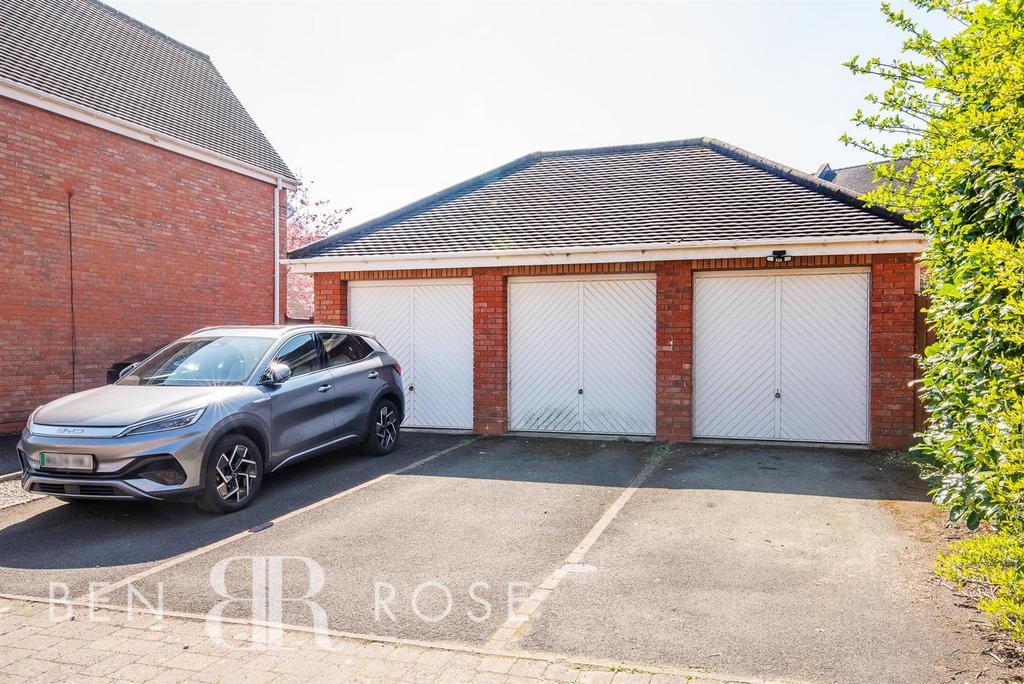 Garage (middle)