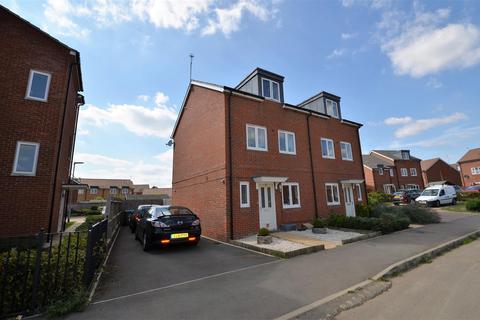 3 bedroom semi-detached house for sale, Bramley Road, Aylesbury