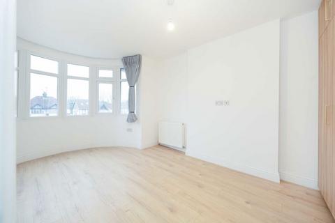 2 bedroom flat for sale, Watford Way, London NW4