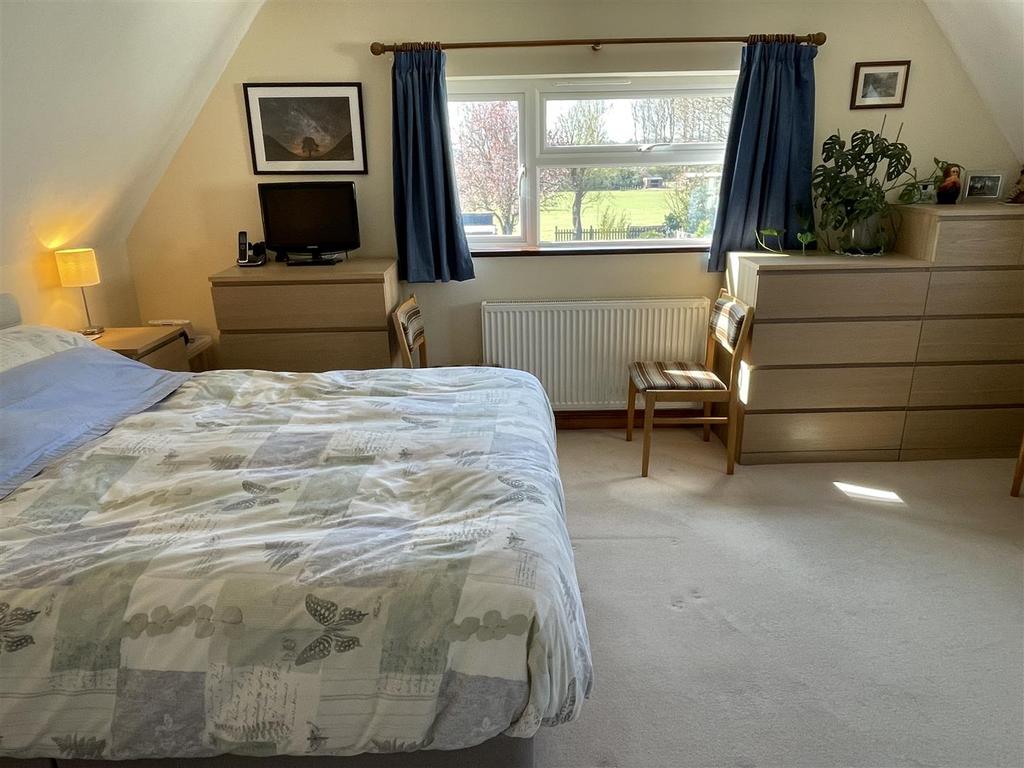 Bedroom 1.JPG