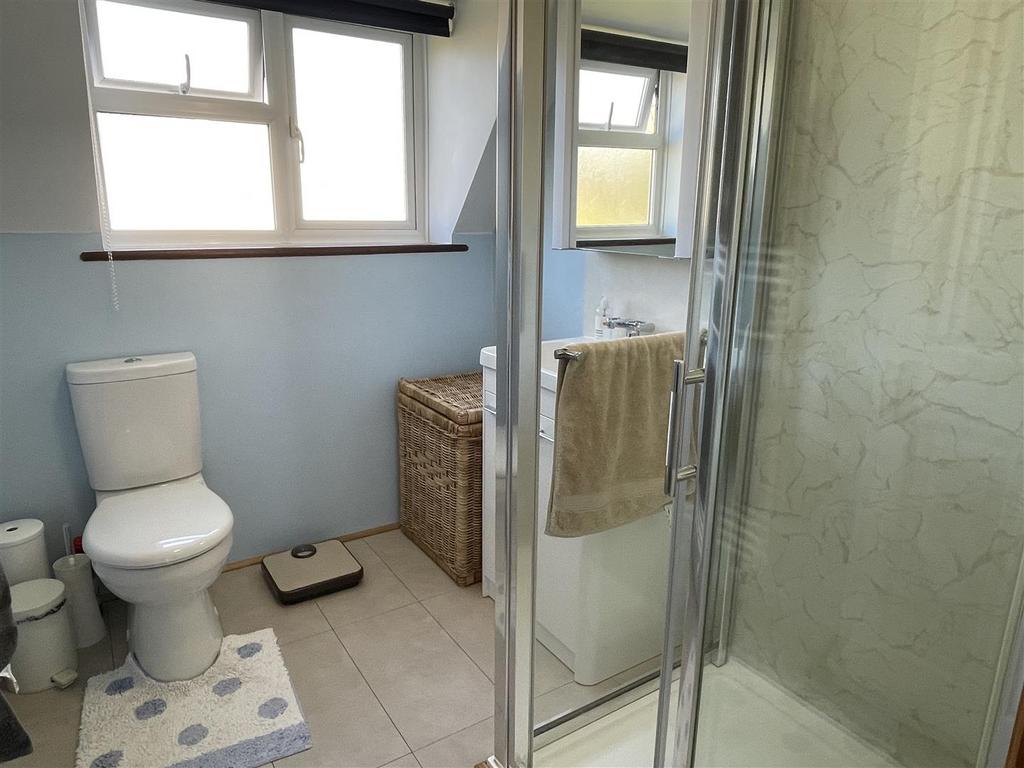 En Suite Shower.JPG