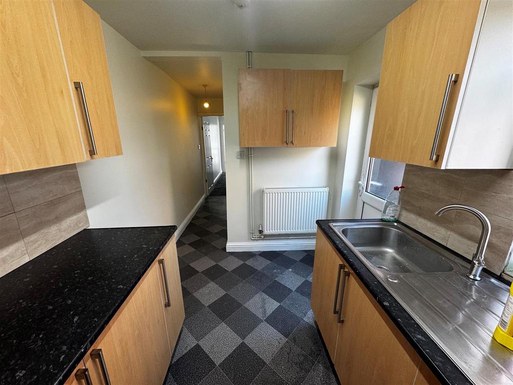 Kitchen 2.jpg