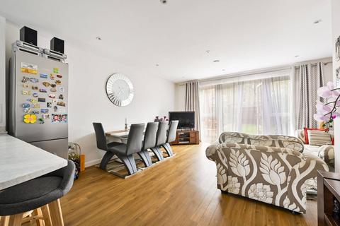 Reynard Way, Brentford, TW8